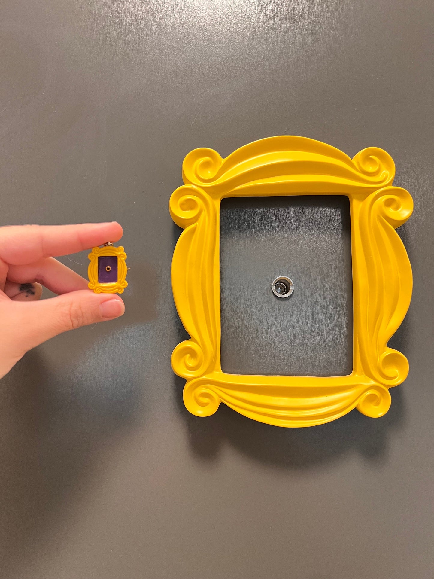 'friends' yellow door frame dangle earrings
