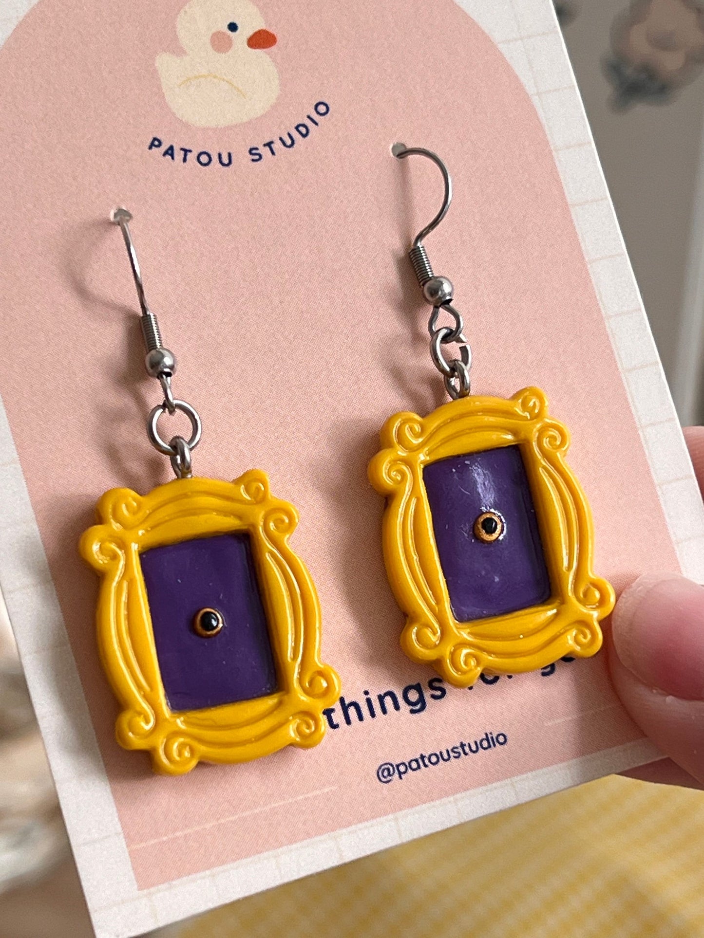 'friends' yellow door frame necklace