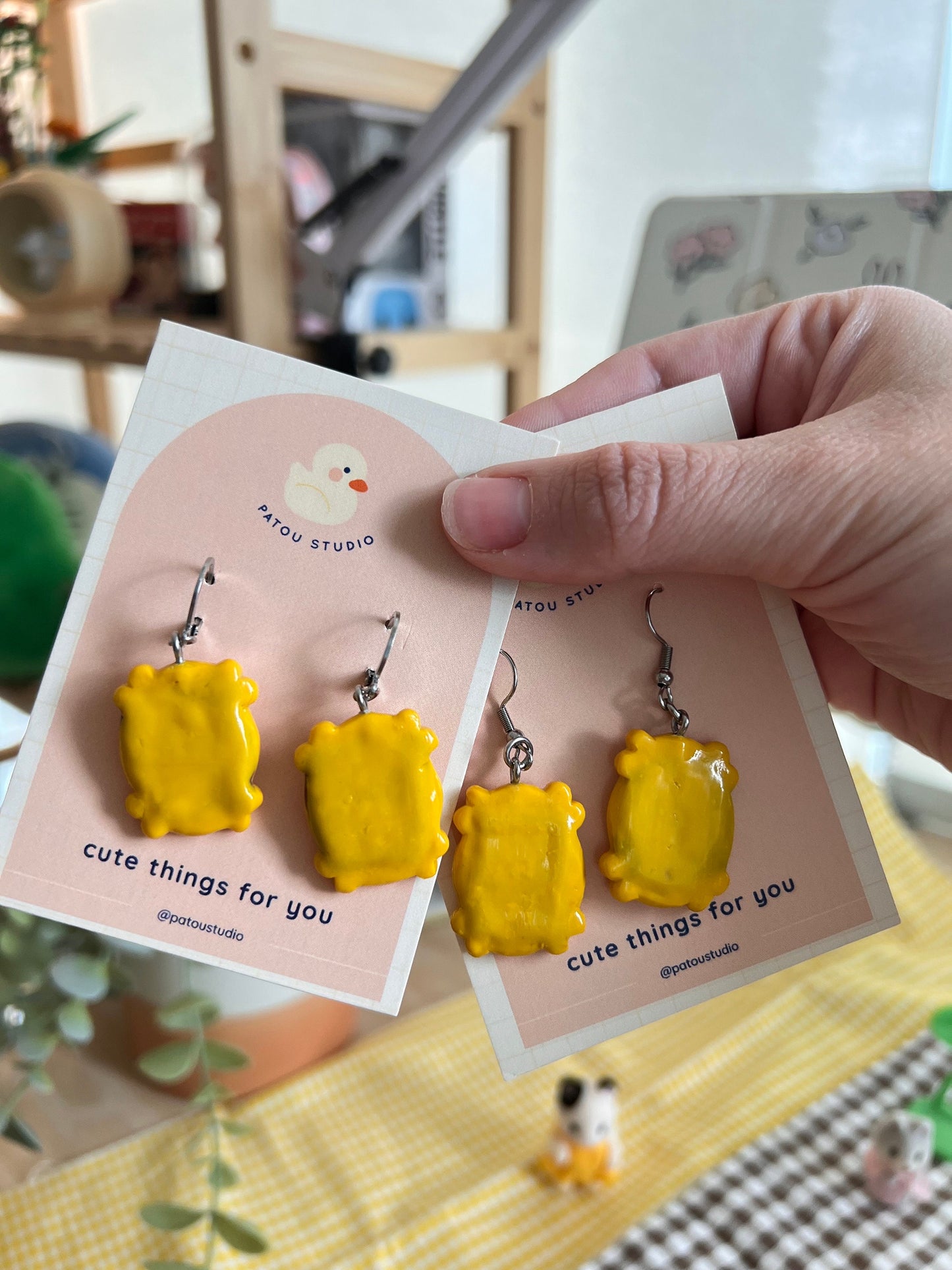 'friends' yellow door frame dangle earrings