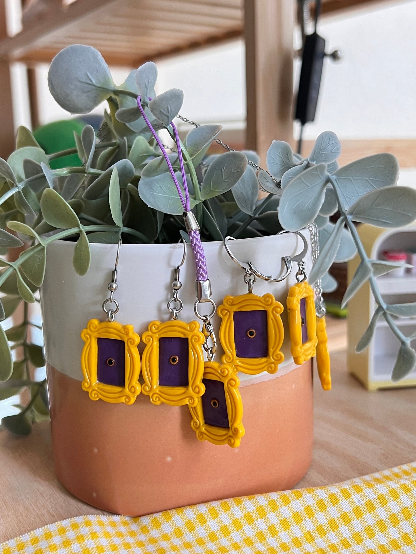 'friends' yellow door frame necklace